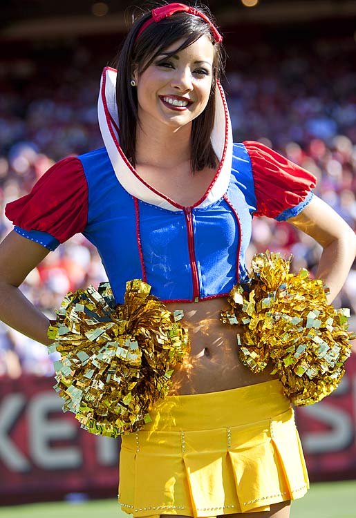 49ers-gold-rush-cheerleader_359